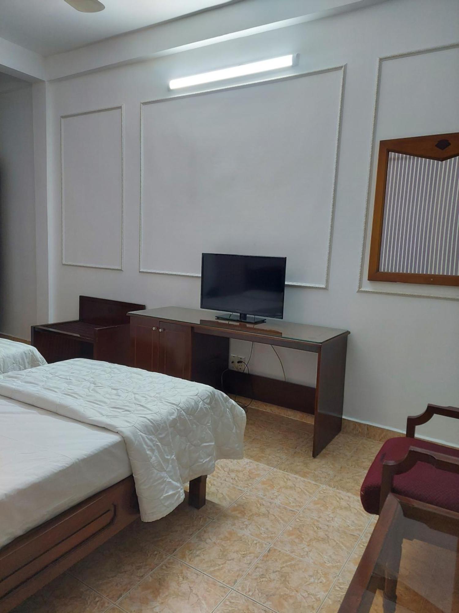 Hotel Khach San Trung Mai à Hô Chi Minh-Ville Extérieur photo