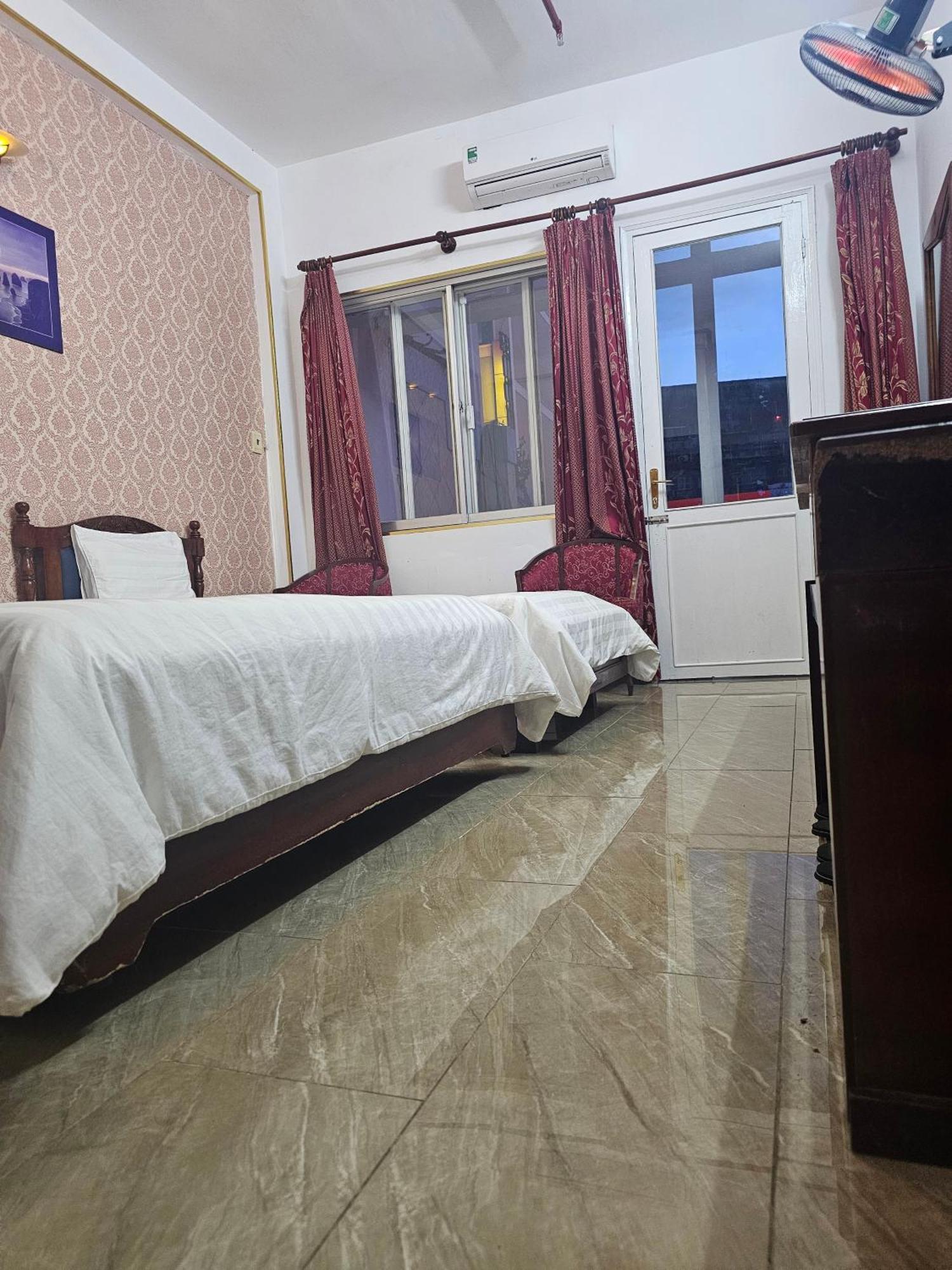 Hotel Khach San Trung Mai à Hô Chi Minh-Ville Extérieur photo