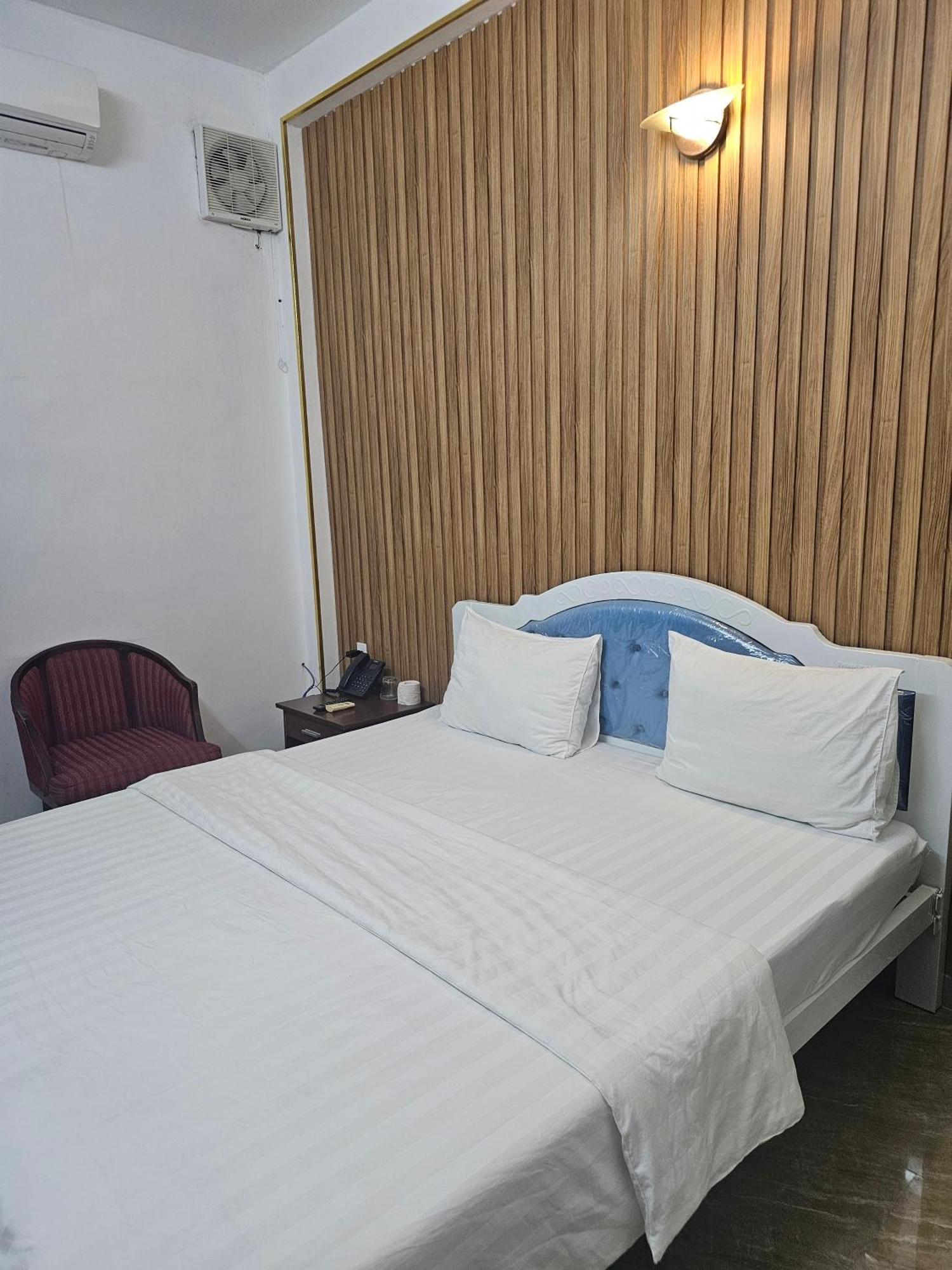 Hotel Khach San Trung Mai à Hô Chi Minh-Ville Extérieur photo