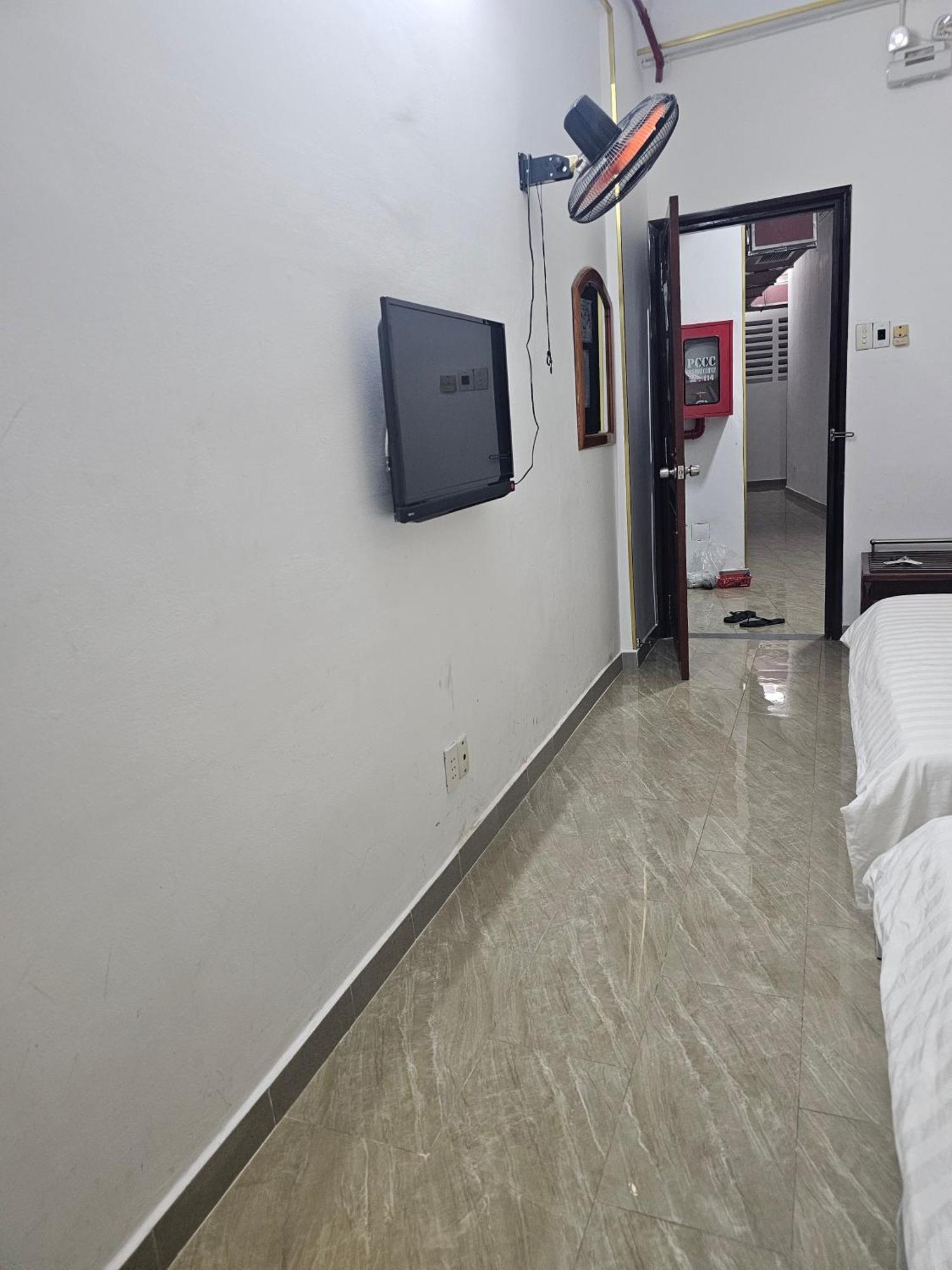 Hotel Khach San Trung Mai à Hô Chi Minh-Ville Extérieur photo