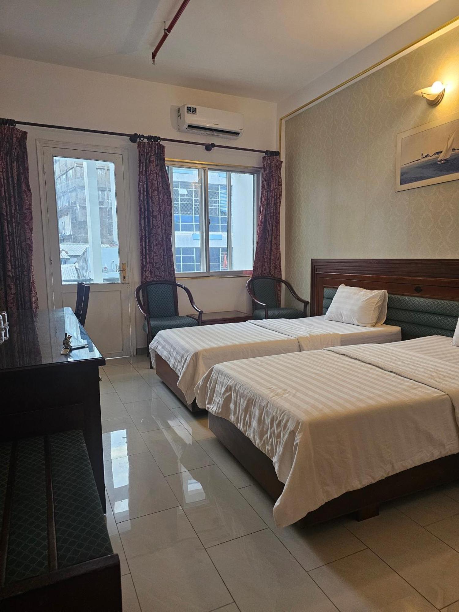 Hotel Khach San Trung Mai à Hô Chi Minh-Ville Extérieur photo