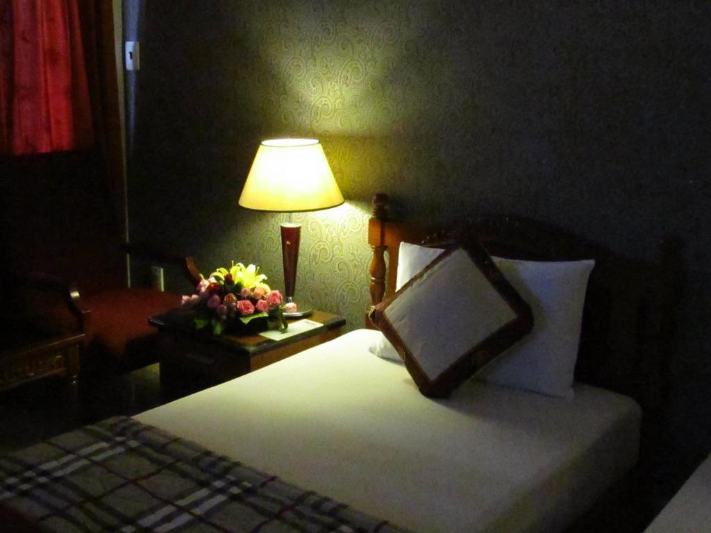 Hotel Khach San Trung Mai à Hô Chi Minh-Ville Extérieur photo